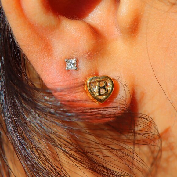 ▶ Gift 💝Heart Initial Stud Earrings for Women Teen Girls Mom Daughter, ELDM153G - Picture 12 of 14